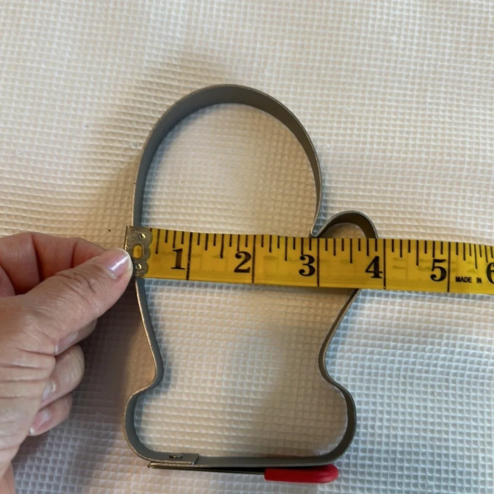 Create & Barrel Pancake Mold Mitten